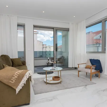 Luxurious New In Lägenhet Makarska
